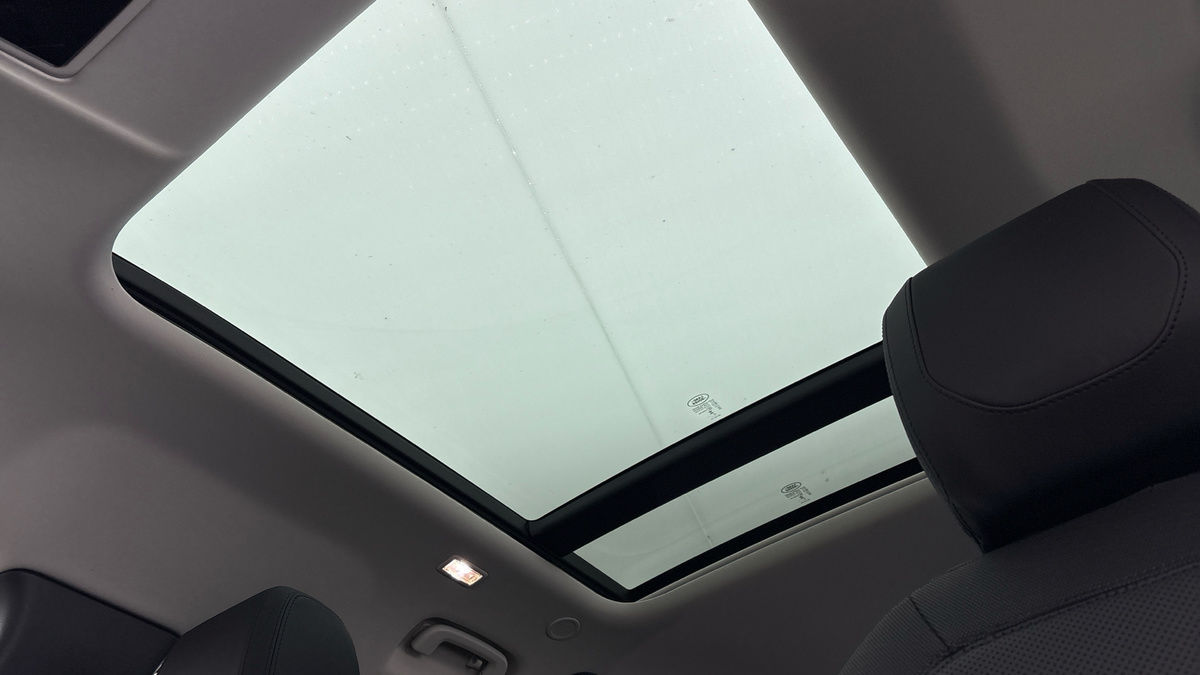 Land Rover Defender 110 Image 6