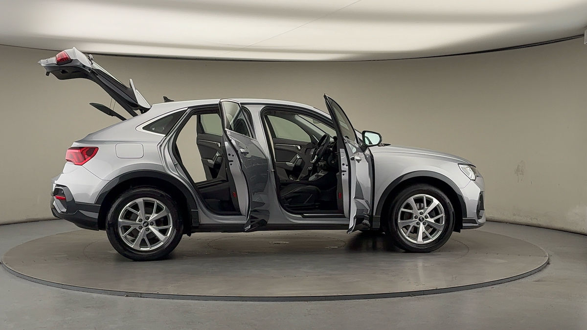 More views of Audi Q3