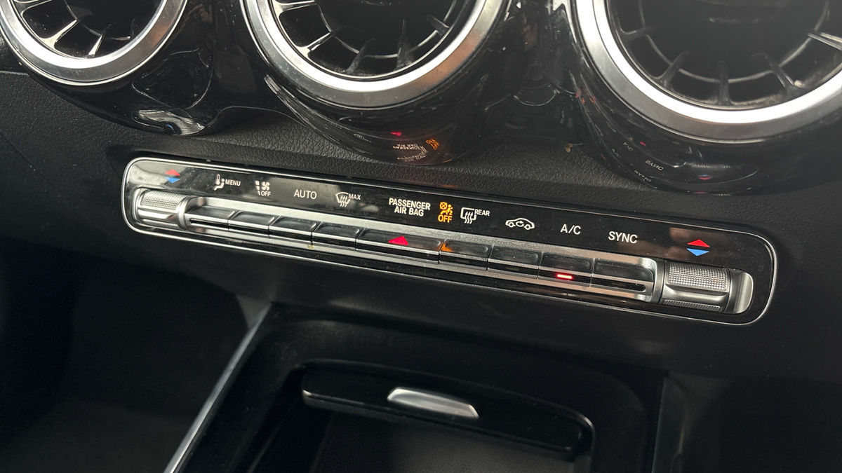 Mercedes-Benz GLB Image 25