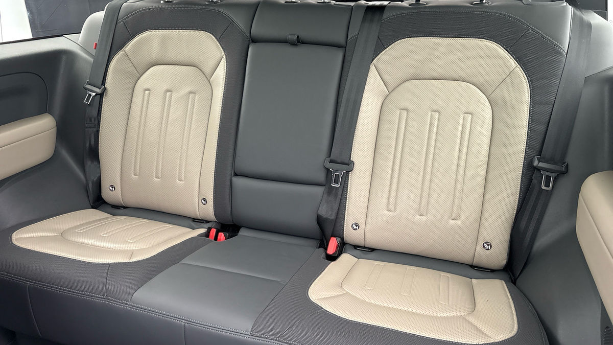 Land Rover Defender 90 Image 8