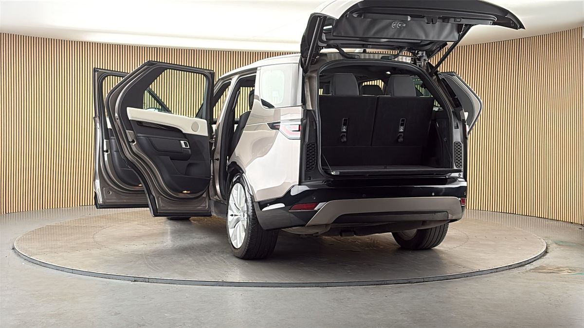 More views of Land Rover Discovery