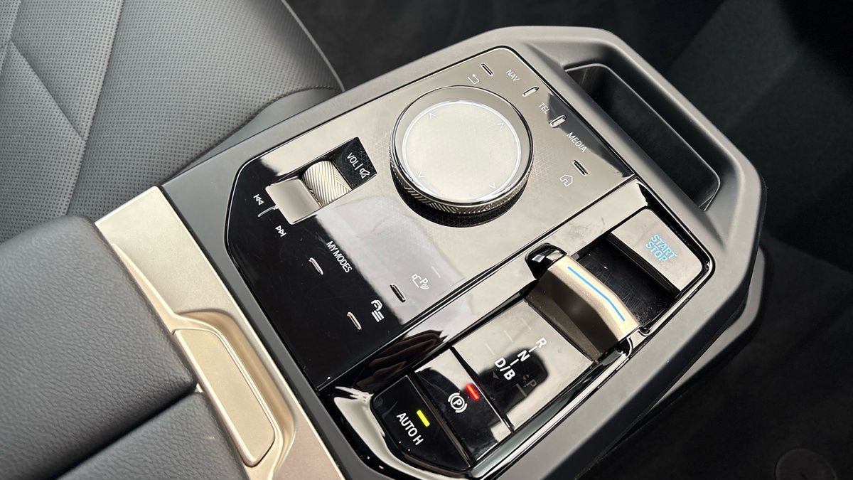BMW iX Image 6