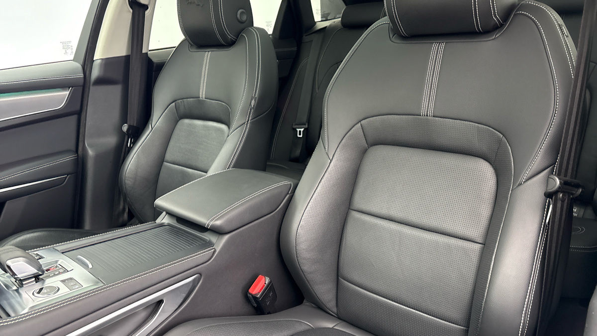 Jaguar F-PACE Image 7