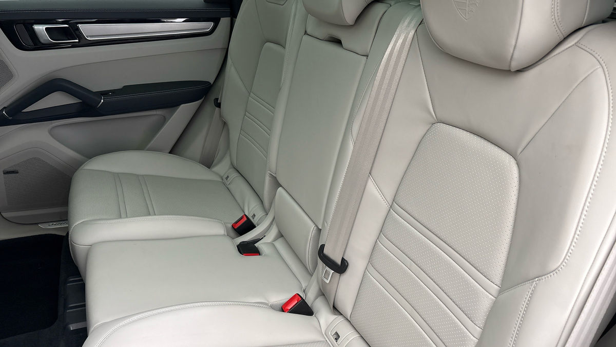 Porsche Cayenne Image 8