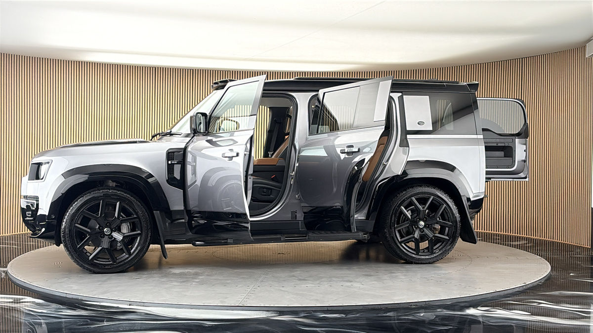 More views of Land Rover Defender 110