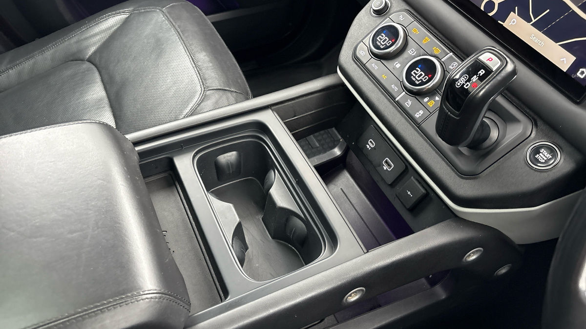 Land Rover Defender 130 Image 18