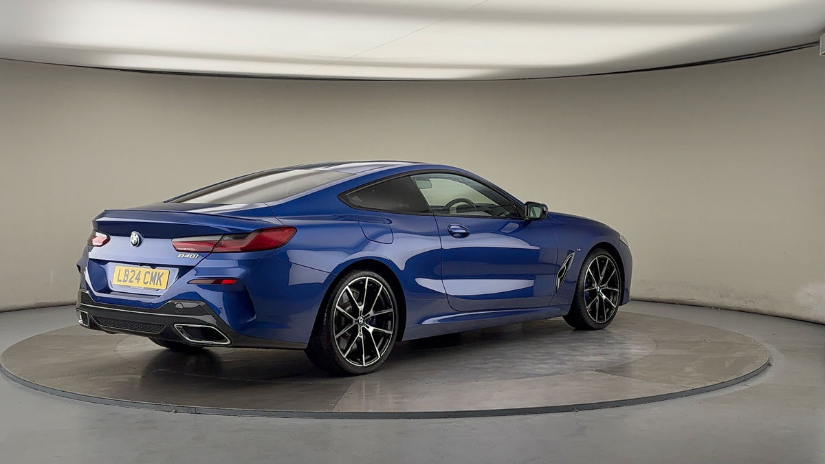 BMW 8 Series Image 21