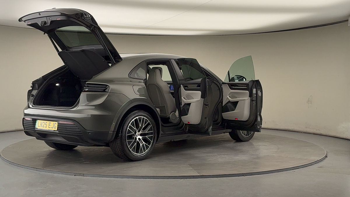 More views of Porsche Macan