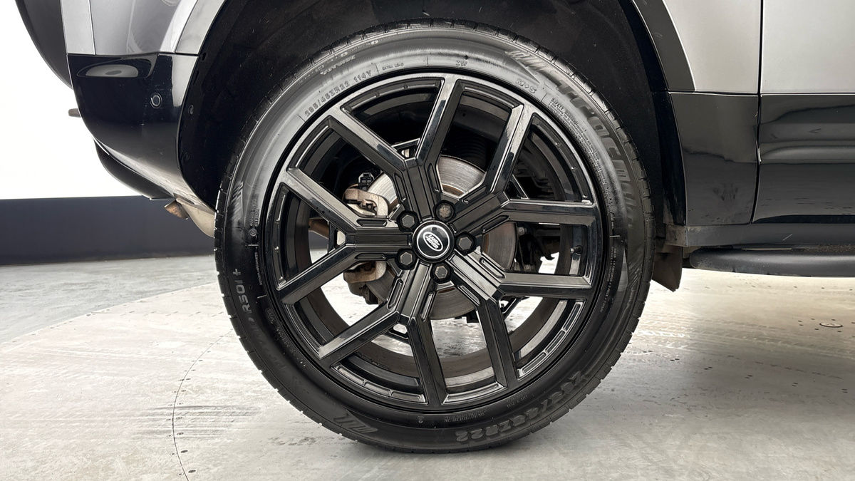 Land Rover Defender 90 Image 10