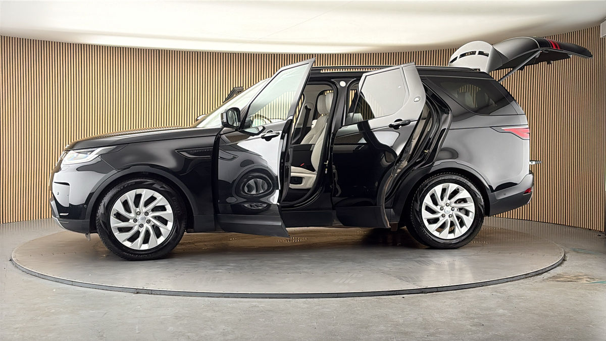 More views of Land Rover Discovery