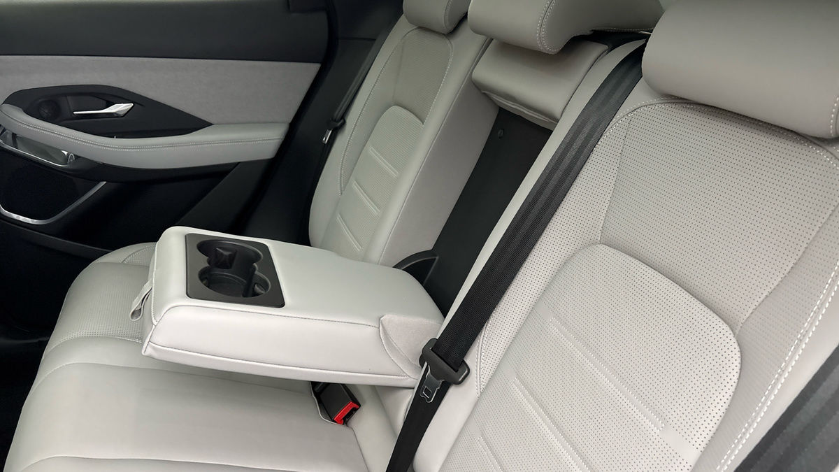 Jaguar E-PACE Image 9