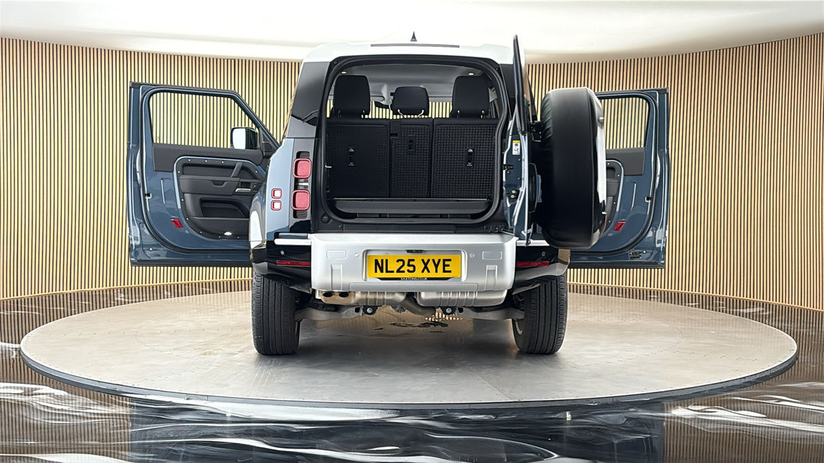 More views of Land Rover Defender 90