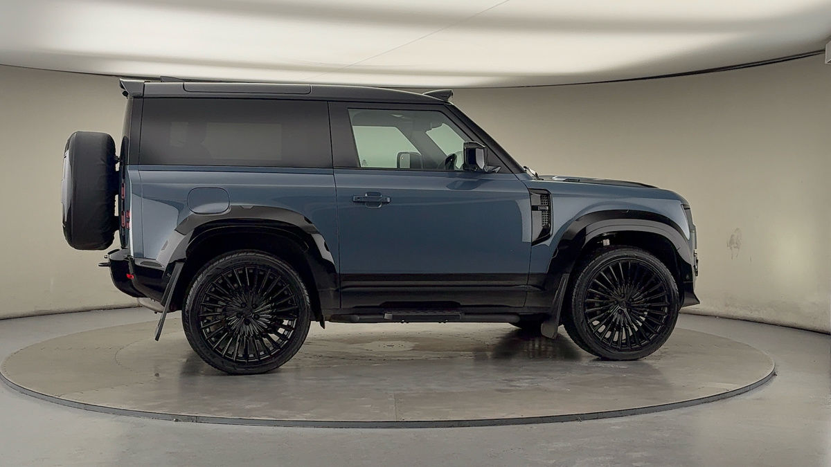 More views of Land Rover Defender 90