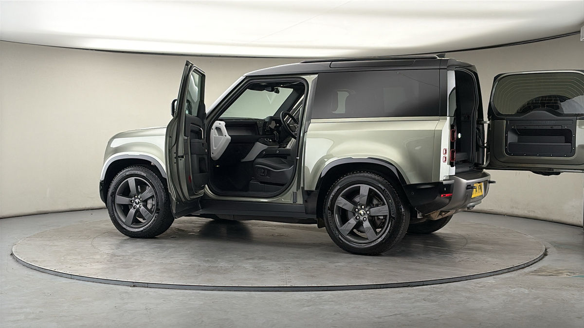 More views of Land Rover Defender 90