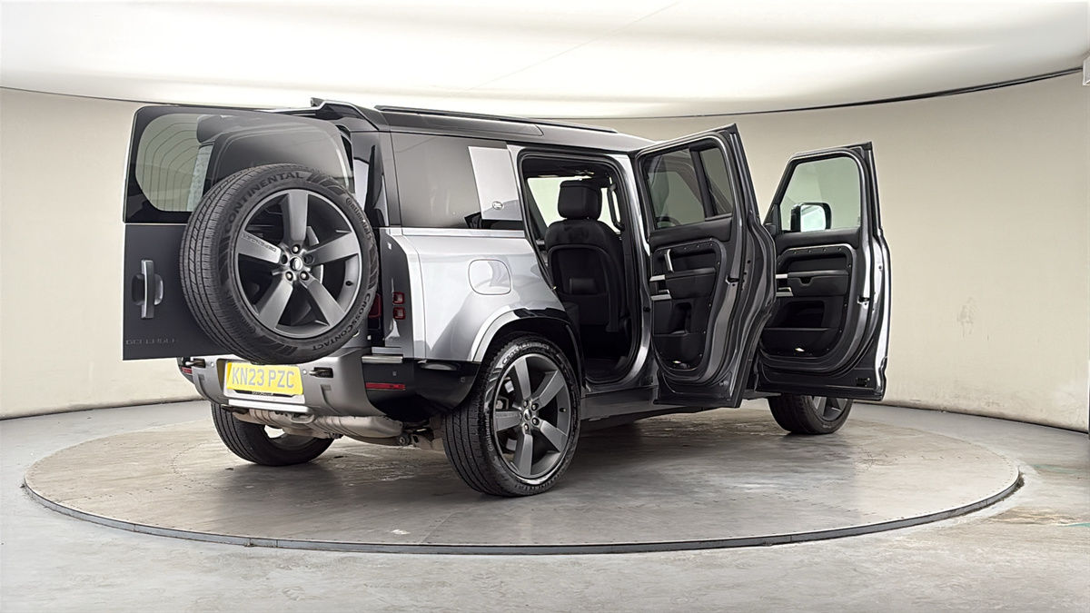 More views of Land Rover Defender 110