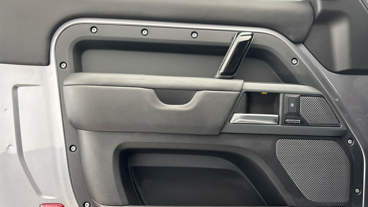 Land Rover Defender 90 Image 19