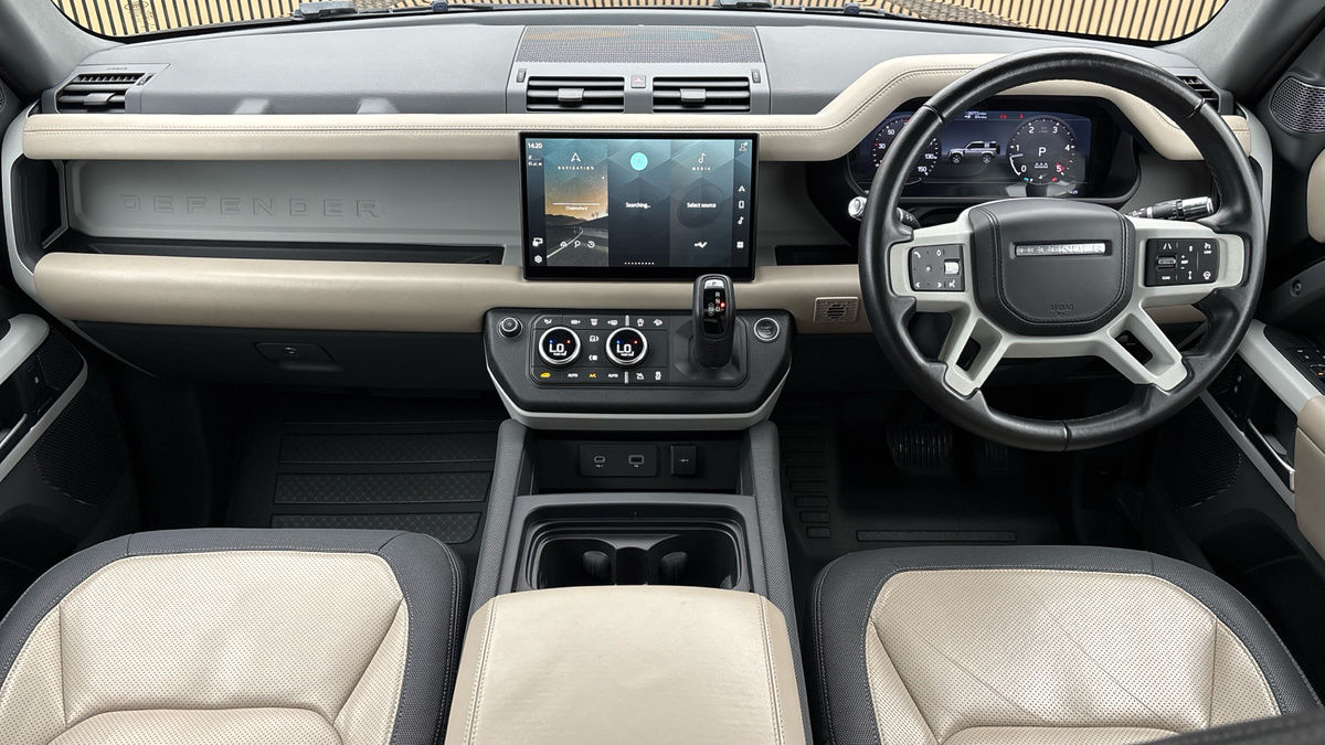 Land Rover Defender 90 Image 12
