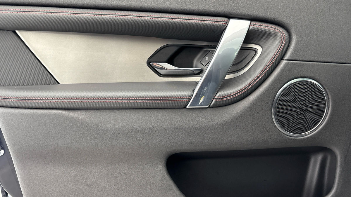 Land Rover Discovery Sport Image 19