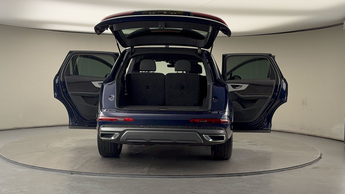 More views of Audi Q7