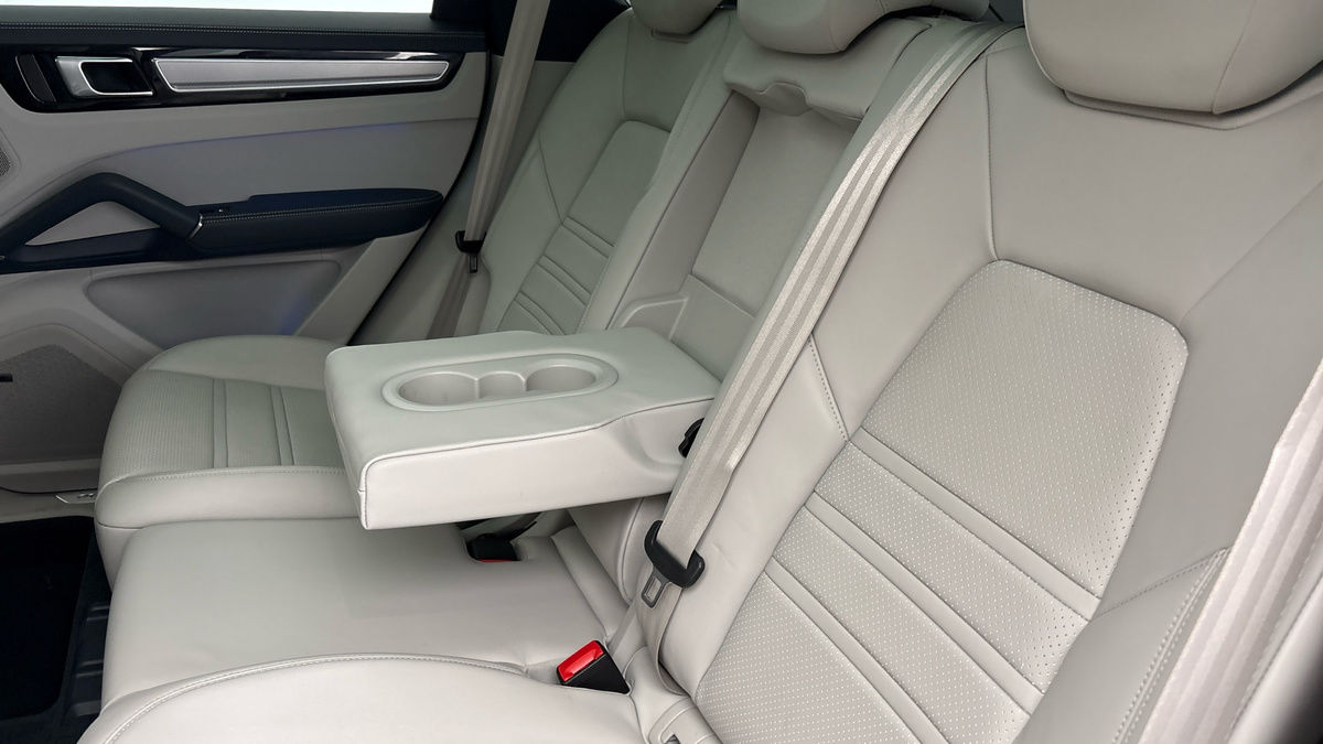 Porsche Cayenne Image 9