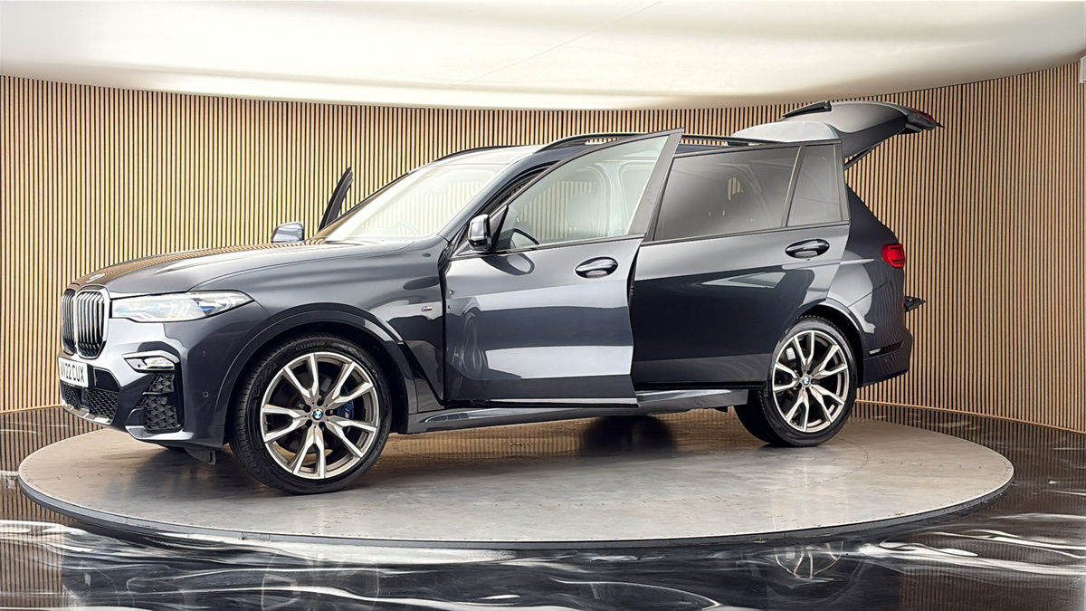 More views of BMW X7