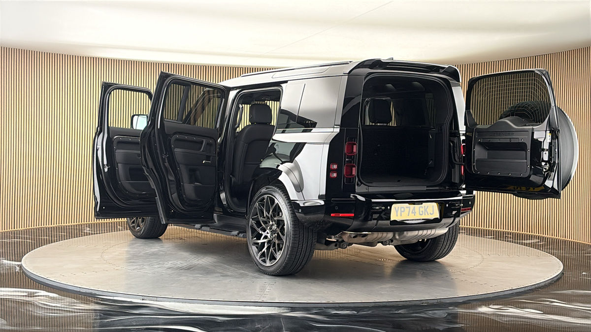 Land Rover Defender 110 Image 23