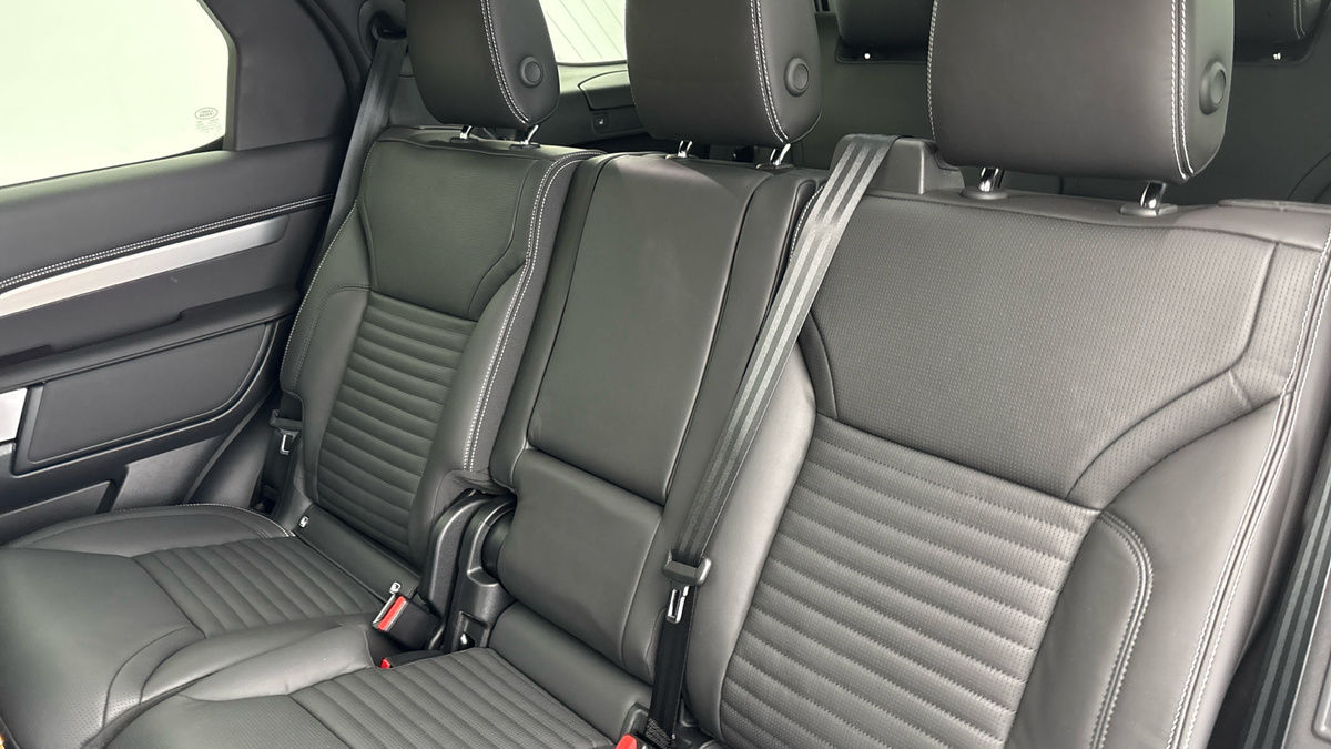 Land Rover Discovery Image 8