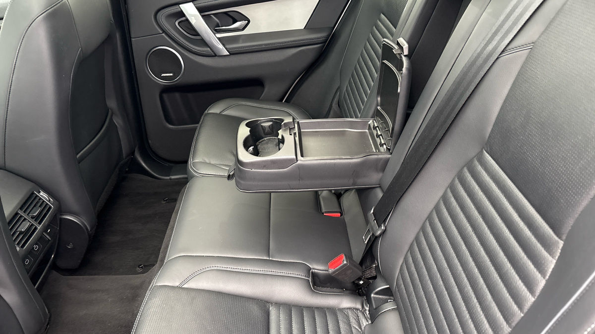 Land Rover Discovery Sport Image 9