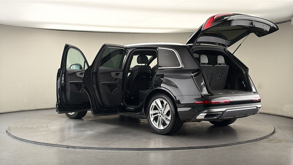 More views of Audi Q7