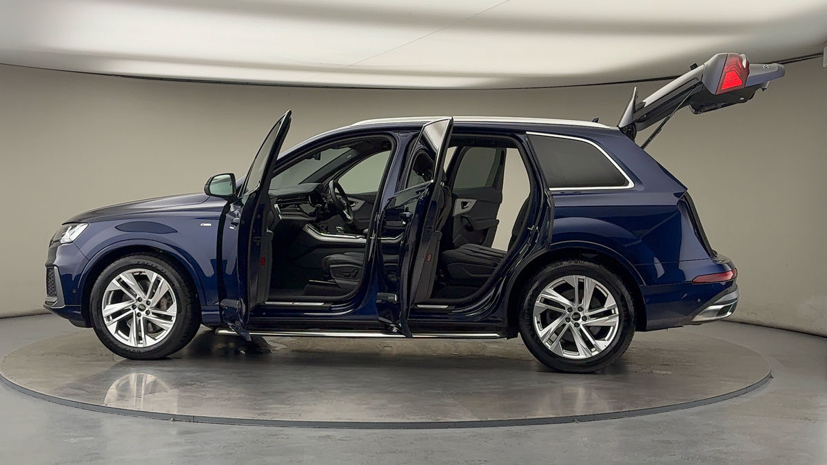 More views of Audi Q7