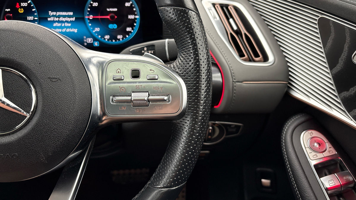 Mercedes-Benz EQC Image 14