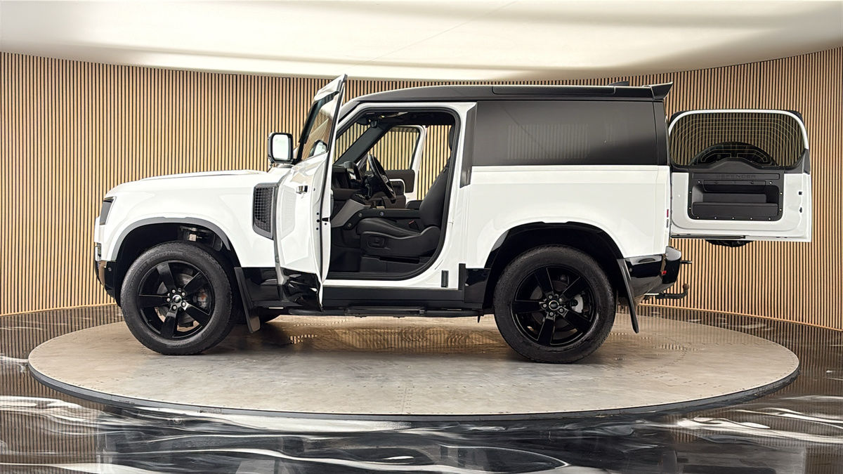 More views of Land Rover Defender 90