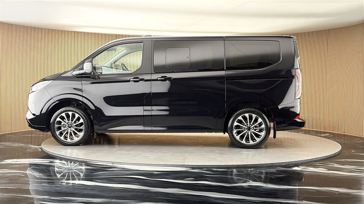 More views of Ford E-Tourneo Custom