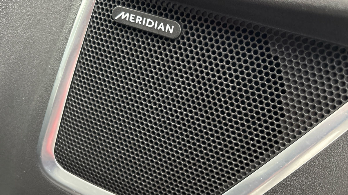 Jaguar E-PACE Image 26