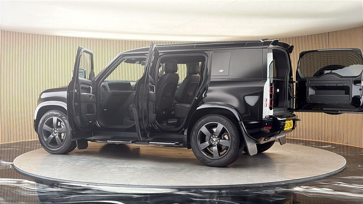 More views of Land Rover Defender 110