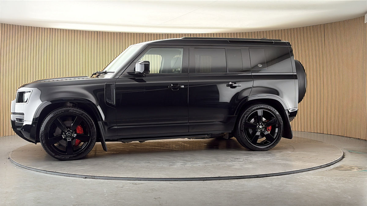 More views of Land Rover Defender 110