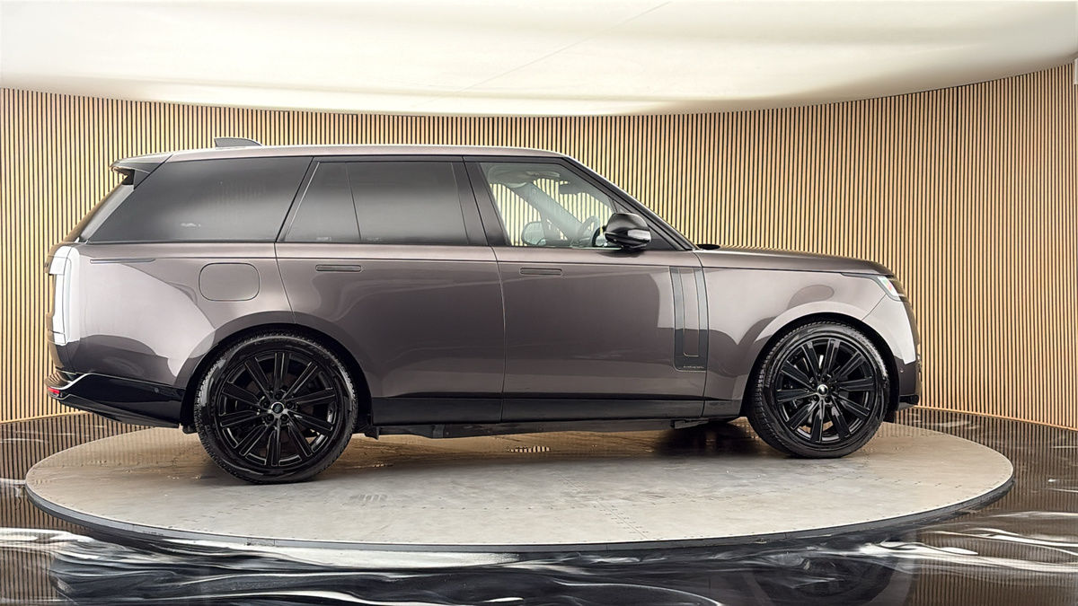 More views of Land Rover Range Rover