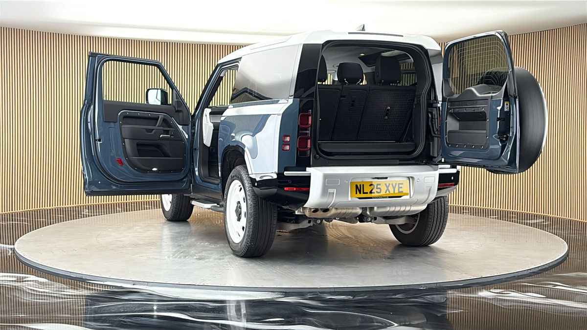 More views of Land Rover Defender 90