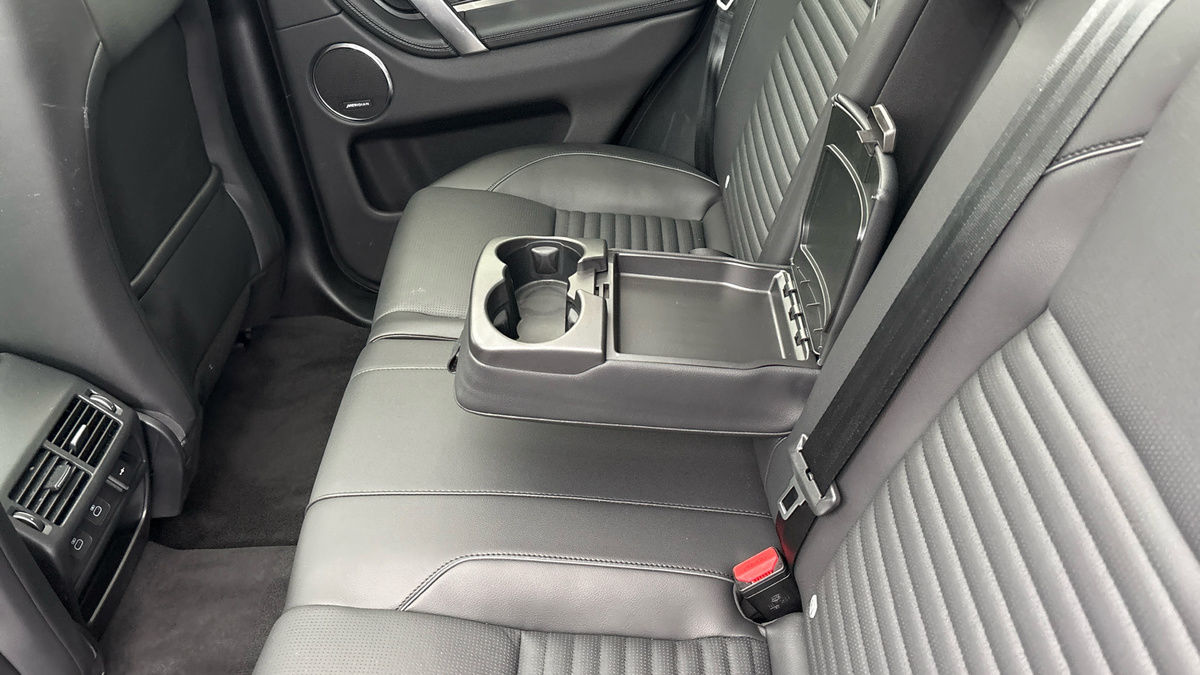 Land Rover Discovery Sport Image 9