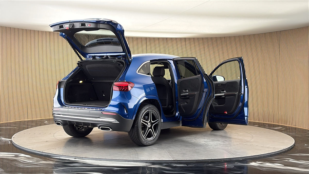 More views of Mercedes-Benz GLA