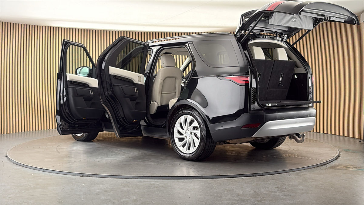 More views of Land Rover Discovery