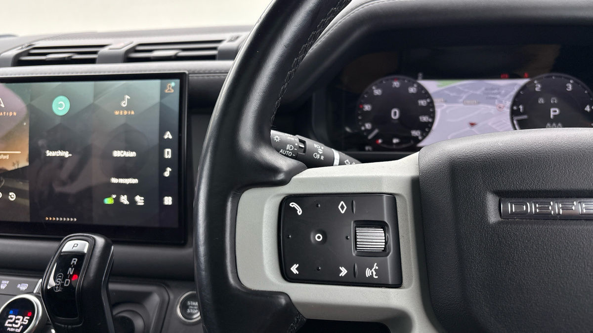 Land Rover Defender 110 Image 13