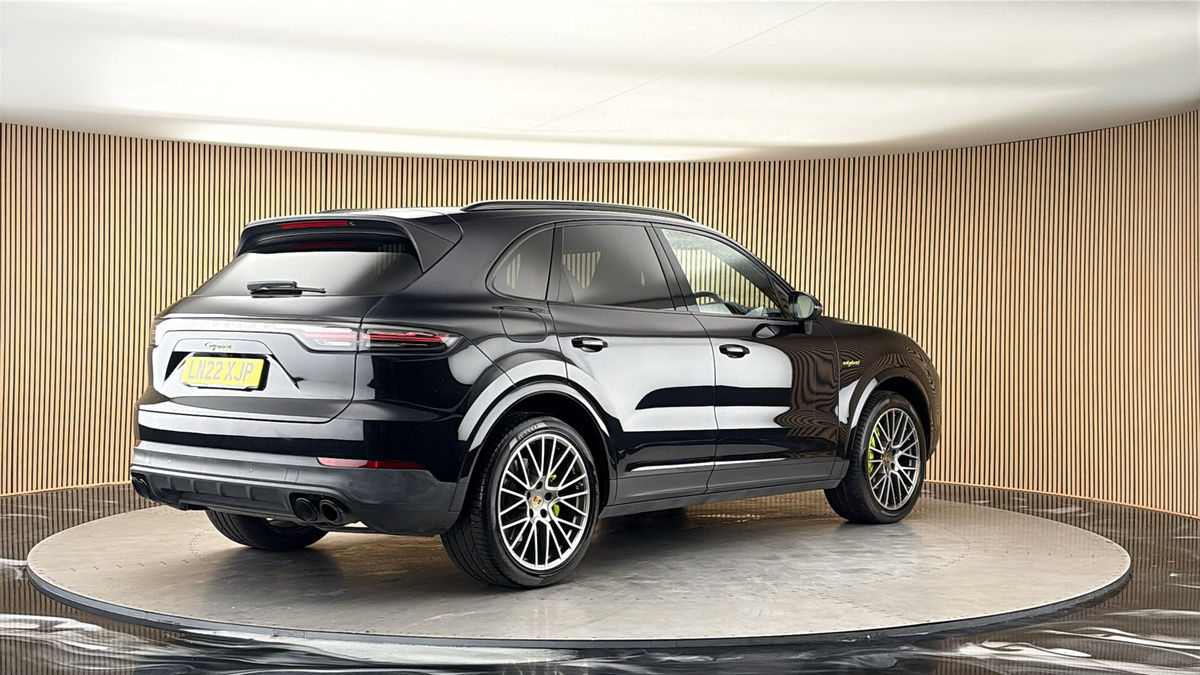 Porsche Cayenne Image 21