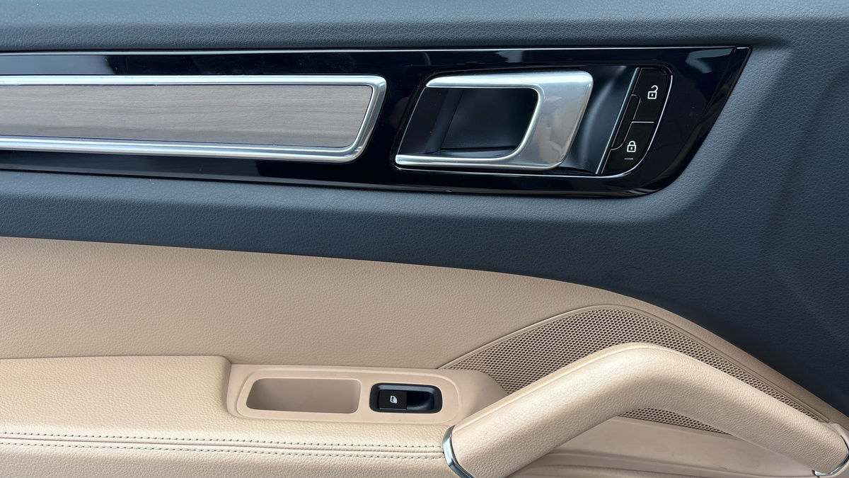 Porsche Cayenne Image 19