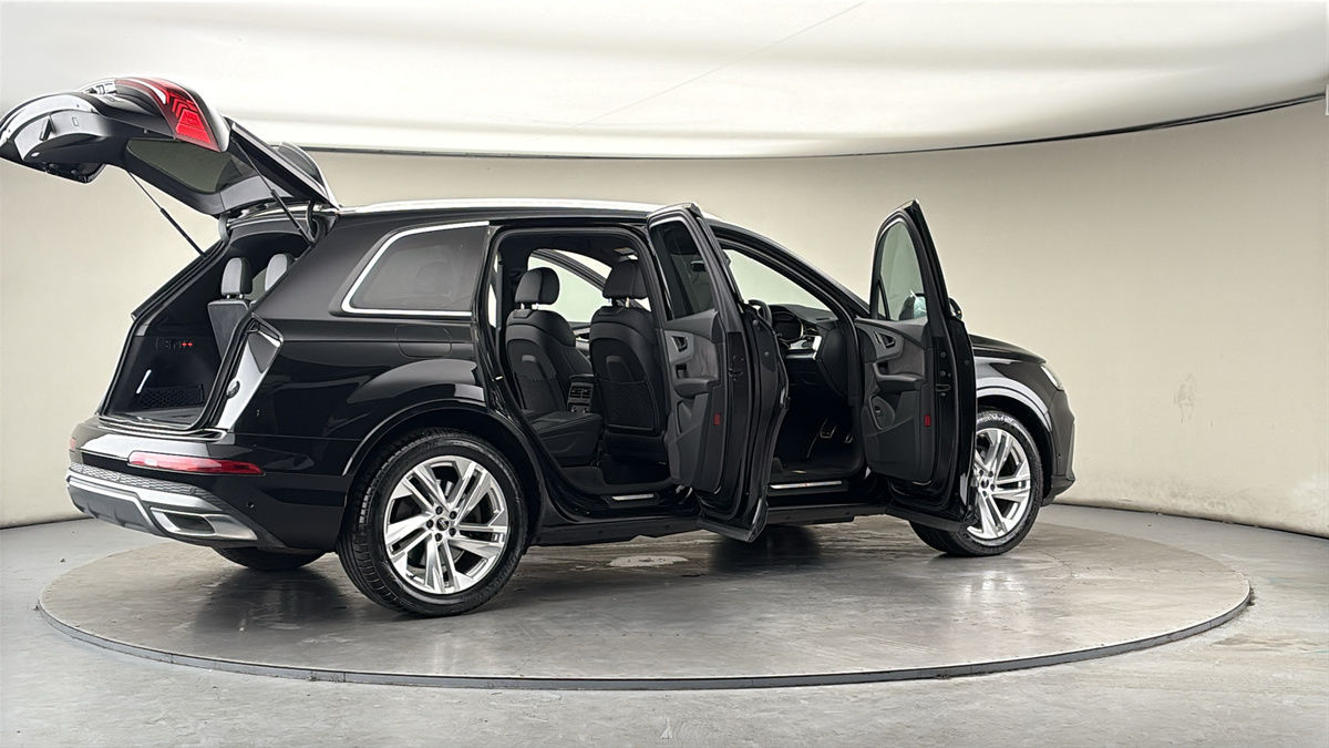 More views of Audi Q7