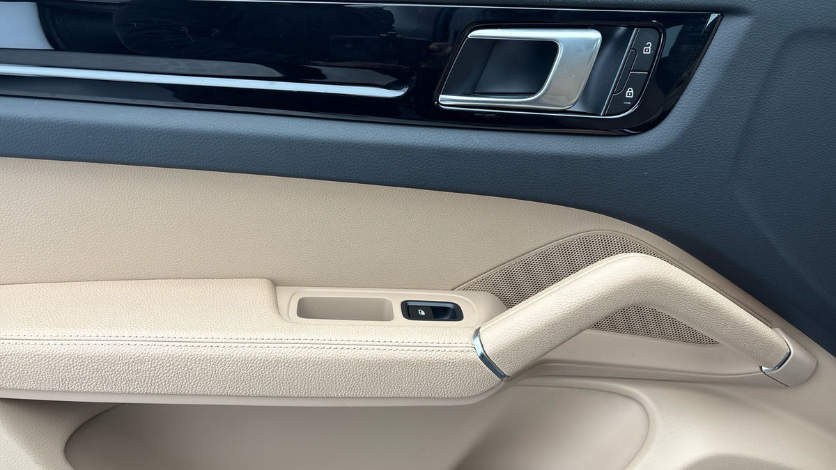 Porsche Cayenne Image 19