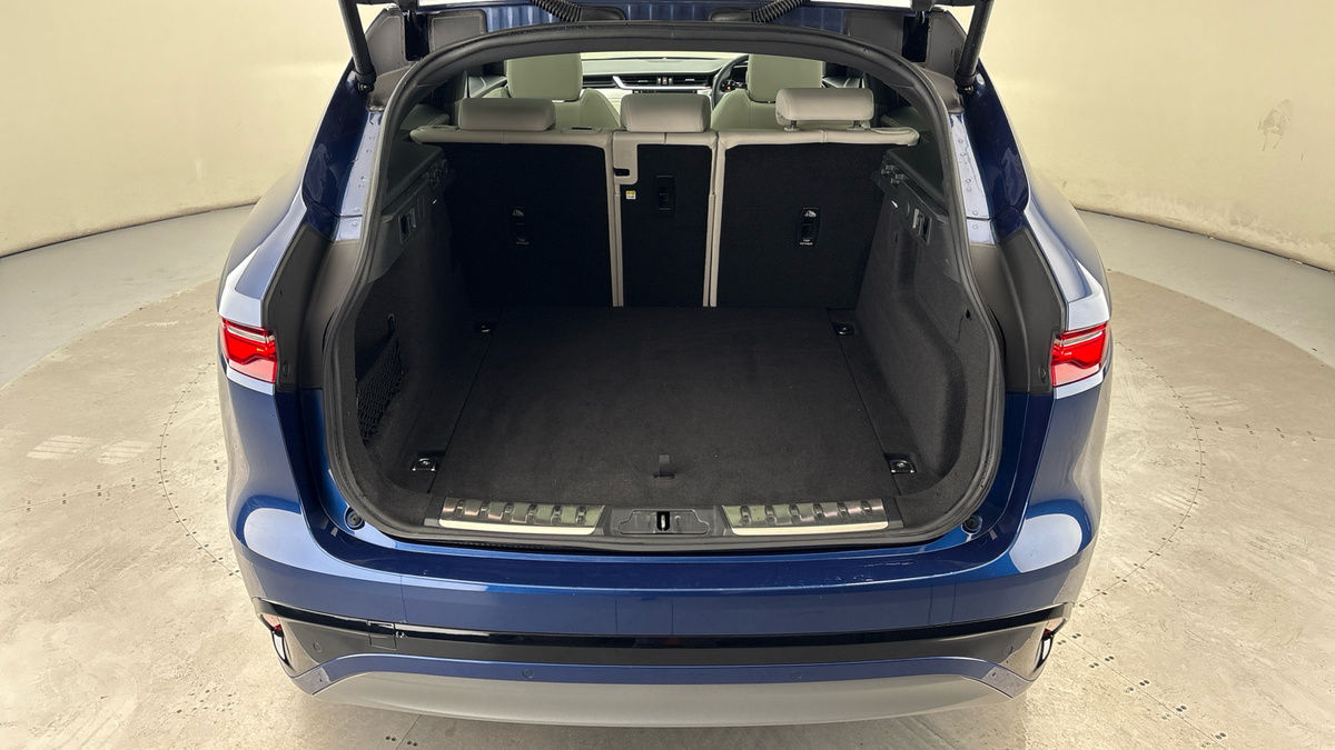 Jaguar F-PACE Image 11