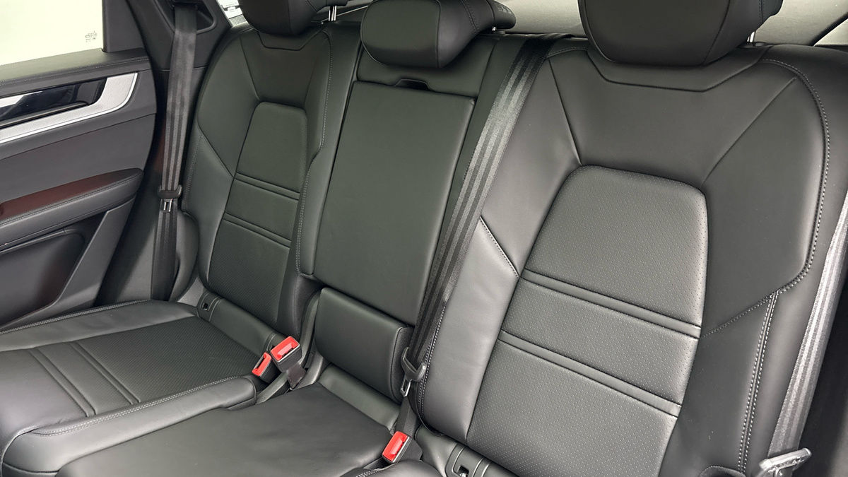 Porsche Cayenne Image 8