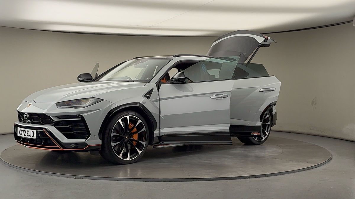 Lamborghini Urus Image 22