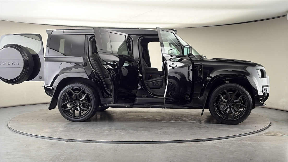 More views of Land Rover Defender 110